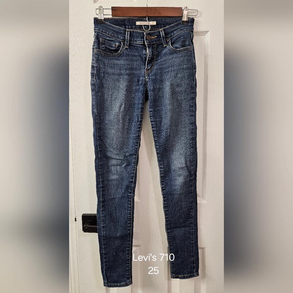 Levi's Dark Blue Ankle Jeans